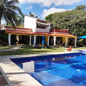 Airport Familiar Bed and breakfast